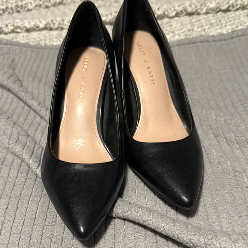 Kelly & Katie Black Classic pump - 8